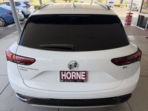 Used 2022 Buick Envision Essence w/ Technology Package II FWD image 5