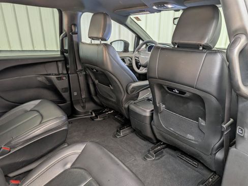 Used 2022 Chrysler Pacifica Touring-L w/ S Appearance Package FWD image 36