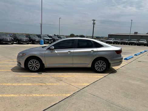 Used 2019 Volkswagen Jetta SE FWD image 4