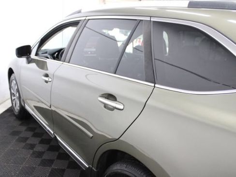 Used 2018 Subaru Outback 3.6R Touring AWD/4WD image 12