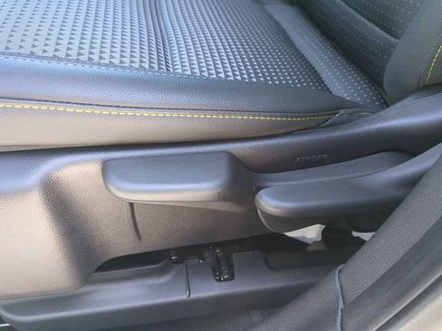 Certified 2025 Chevrolet Trax LT FWD image 21