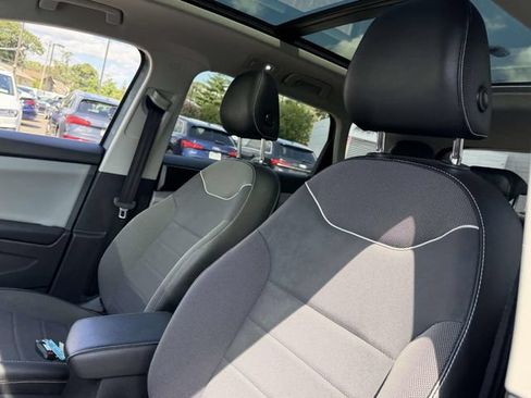 Used 2023 Volkswagen Taos SE w/ Panoramic Sunroof Package AWD/4WD image 10