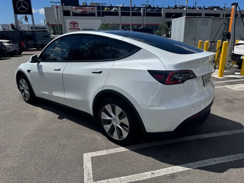 Used 2020 Tesla Model Y Long Range image 4