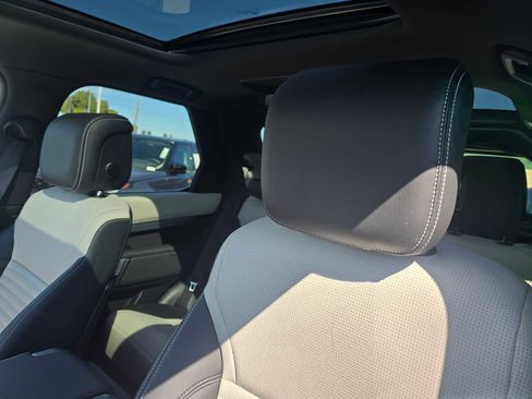 Used 2023 Land Rover Discovery S R-Dynamic image 26