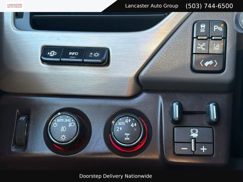 Used 2015 GMC Yukon Denali w/ Premium Package AWD/4WD image 11