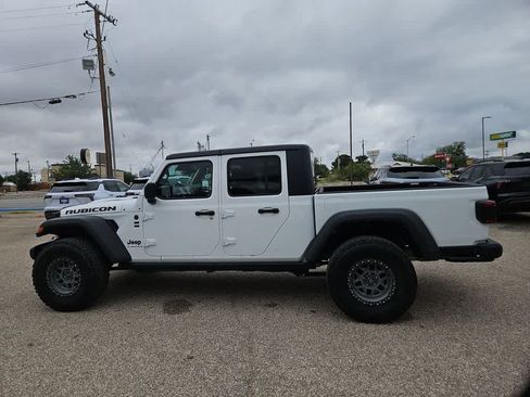 Used 2024 Jeep Gladiator Rubicon AWD/4WD image 5