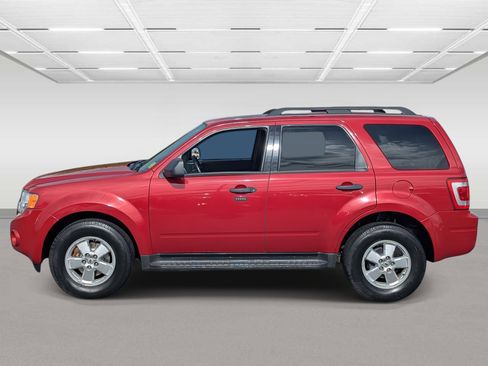 Used 2010 Ford Escape XLT image 2