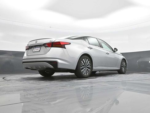 Used 2023 Nissan Altima 2.5 SV image 38