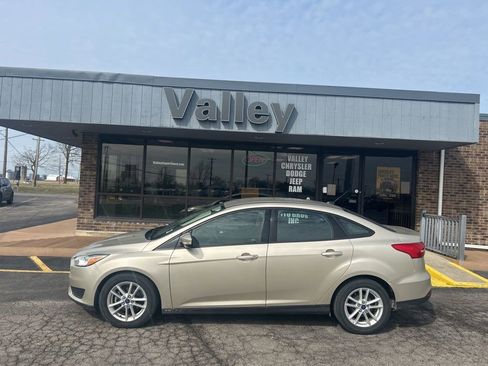 Used 2017 Ford Focus SE image 3