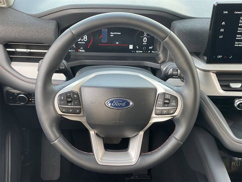 Certified 2025 Ford Explorer Active image 18