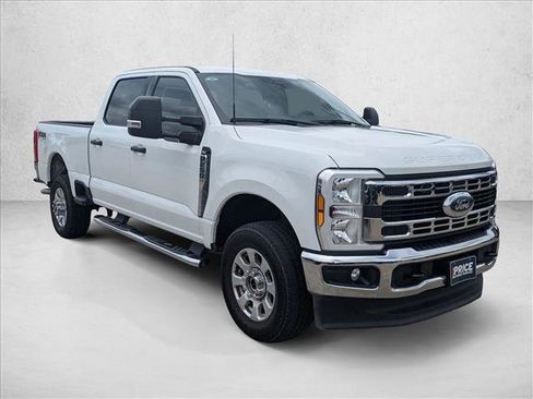 Used 2024 Ford F250 XLT w/ FX4 Off-Road Package AWD/4WD image 3