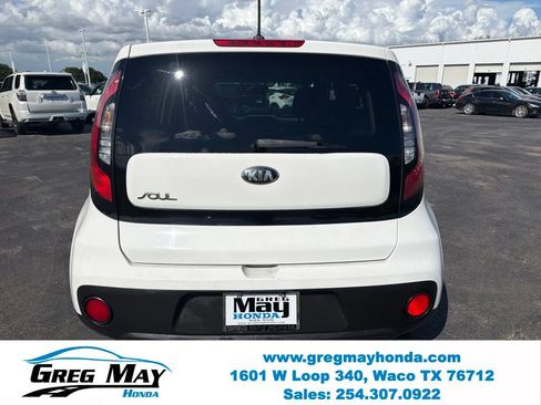 Used 2018 Kia Soul FWD image 4