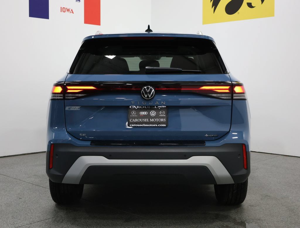 Used 2025 Volkswagen Tiguan SE AWD/4WD image 11