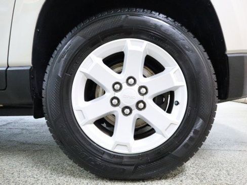 Used 2015 GMC Acadia SLE image 22