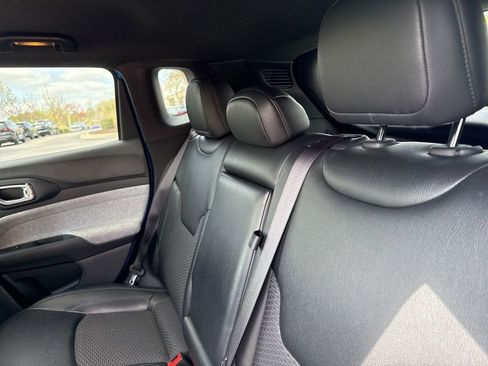 Used 2024 Jeep Compass Latitude image 10