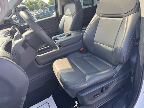 Used 2025 Ford Expedition Active AWD/4WD image 5