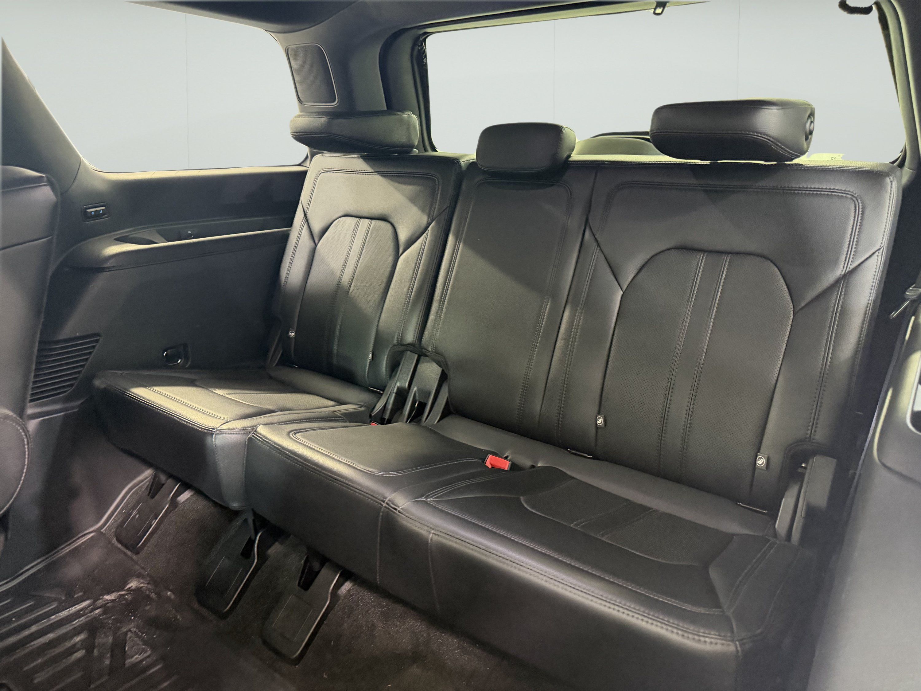 Used 2019 Ford Expedition Limited w/ Equipment Group 302A RWD image 12