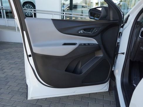 Used 2022 Chevrolet Equinox LS w/ LS Convenience Package FWD image 14