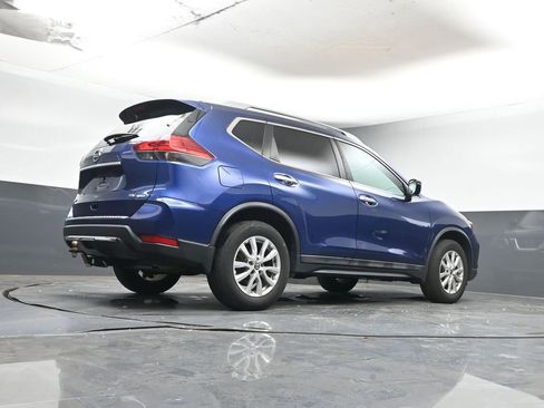 Used 2017 Nissan Rogue SV w/ Sun & Sound Touring Package image 14