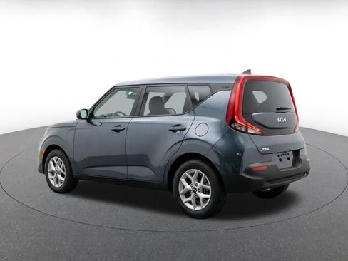 Used 2025 Kia Soul LX w/ LX Technology Package FWD image 6