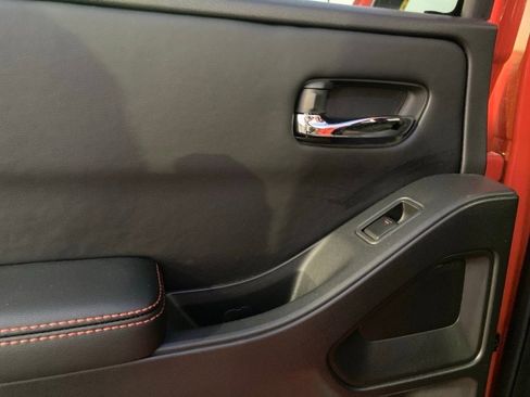 Used 2025 Nissan Frontier Pro-X image 11