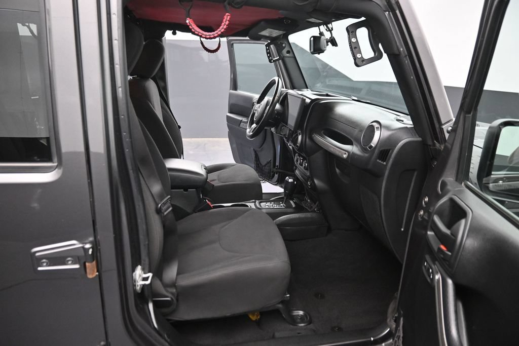 Used 2017 Jeep Wrangler Unlimited Sport w/ Quick Order Package 24S AWD/4WD image 29