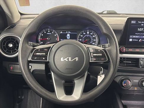 Used 2022 Kia Forte LXS FWD image 23