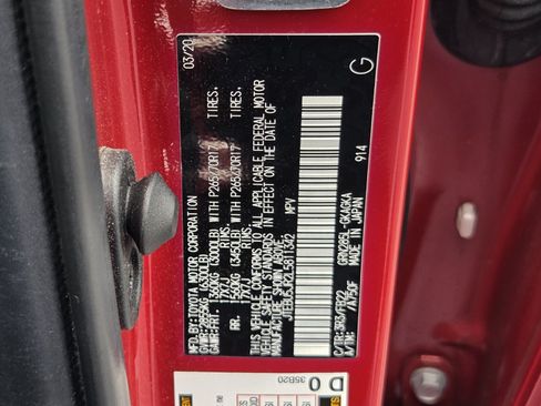 Used 2020 Toyota 4Runner SR5 AWD/4WD image 31