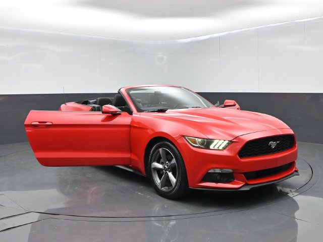 Used 2017 Ford Mustang Convertible w/ Equipment Group 051A RWD image 56