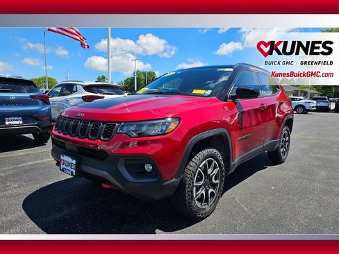 Used 2025 Jeep Compass Trailhawk AWD/4WD image 2