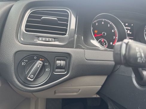 Used 2019 Volkswagen Golf SE w/ Driver Assistance Package image 22