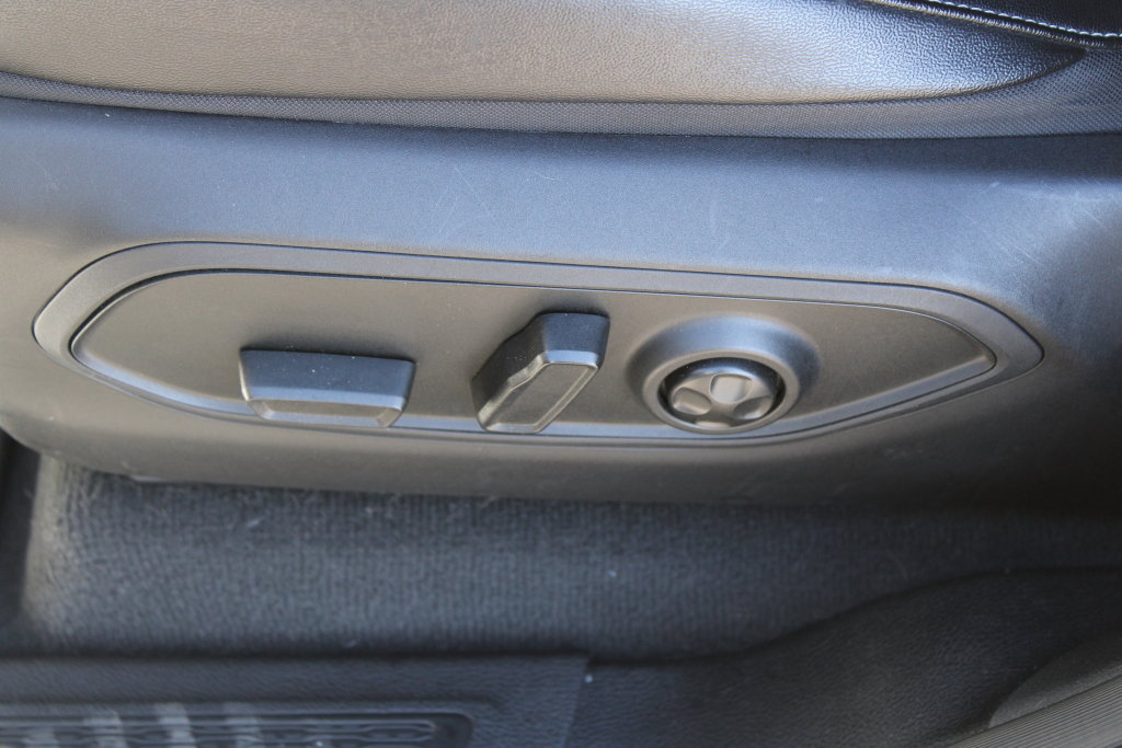 Used 2023 Jeep Grand Cherokee Limited w/ Luxury Tech Group II RWD image 17