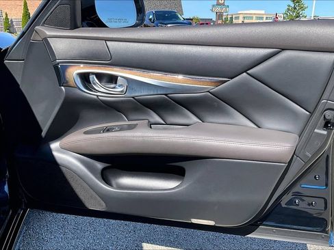 Certified 2018 INFINITI Q70 L 3.7 w/ Sensory Package RWD image 24