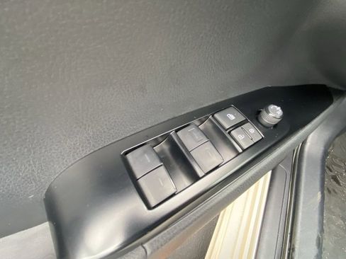 Used 2025 Toyota Camry SE image 16