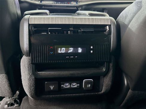 Used 2022 Jeep Wagoneer Series II image 17