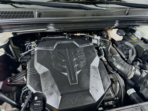 Used 2024 Kia Carnival LX image 33