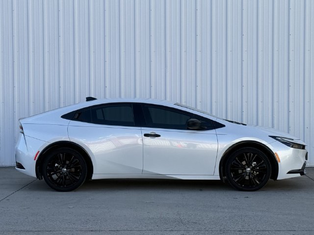 Used 2025 Toyota Prius FWD image 3
