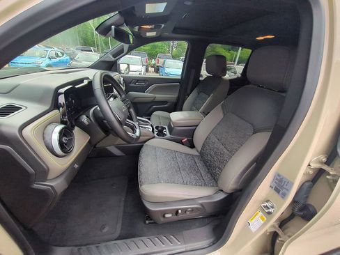 Used 2024 Chevrolet Colorado ZR2 w/ Technology Package AWD/4WD image 16