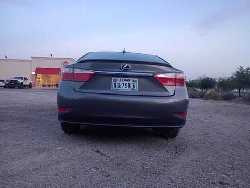 Used 2015 Lexus ES 300h w/ Navigation System Package FWD image 4