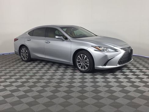 Used 2025 Lexus ES 350 w/ Accessory Package (Z2) image 9
