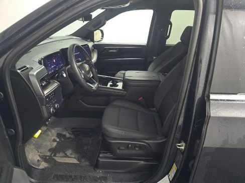 Used 2025 Chevrolet Suburban LS image 7