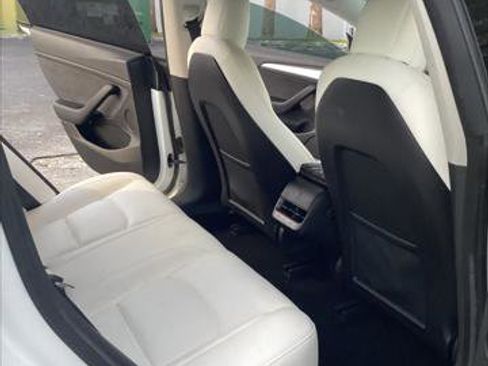 Used 2021 Tesla Model 3 Performance image 22