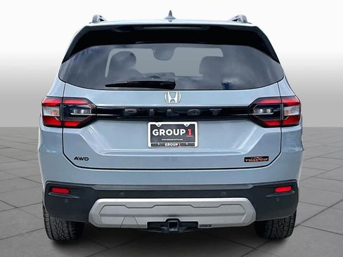 Used 2025 Honda Pilot TrailSport image 5