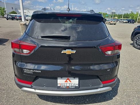 Used 2021 Chevrolet TrailBlazer LT w/ Driver Confidence Package FWD image 6