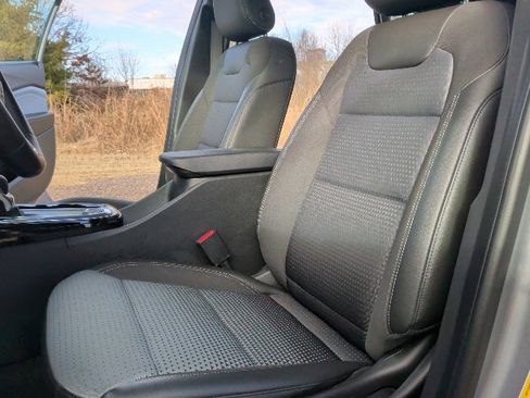 Certified 2025 Chevrolet Trax LT w/ LT Convenience Package image 14