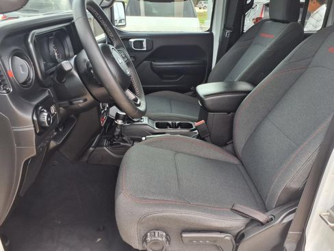 Used 2025 Jeep Wrangler Unlimited Rubicon AWD/4WD image 24