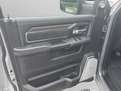 New 2026 RAM 3500 Laramie AWD/4WD image 9