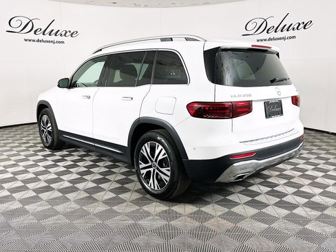 Used 2024 Mercedes-Benz GLB 250 4MATIC w/ Exclusive Package image 4