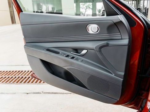 Certified 2023 Hyundai Elantra SEL w/ Convenience Package image 19