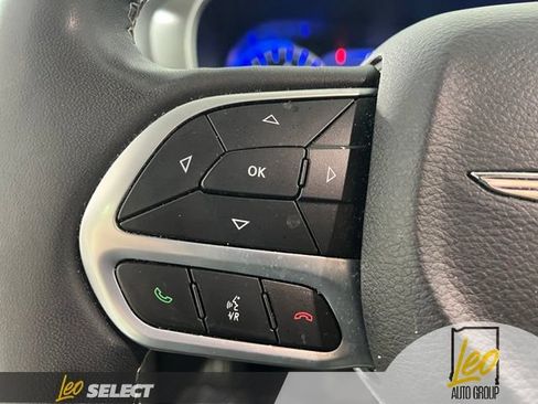 Used 2024 Chrysler Pacifica Touring-L AWD/4WD image 19